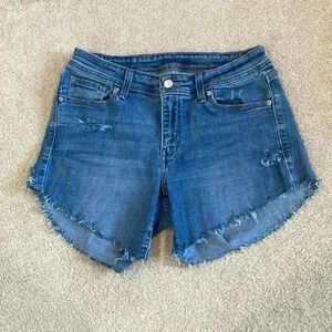 Levi’s distressed shorts in size 30